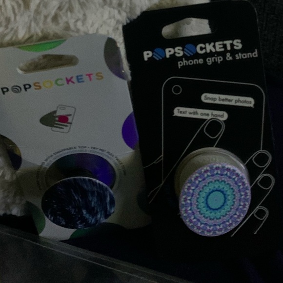 NEW-Apple iPhone case lot,with 3 pop sockets,a laptop & IPad covers,19 items lot - Picture 4 of 11